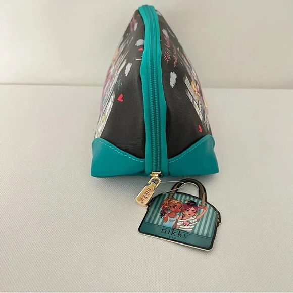 Nikky By Nicole Lee Large Oval Makeup Pouch Cosmetic Bag Nikky Loves Friends - Picture 6 of 7